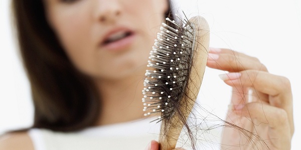 Các bệnh da đầu thường gặp và cách điều trị 1 Rụng tóc quá 100 sợi 1 ngày là rụng tóc bệnh lý