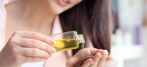 Mẹo chăm sóc tóc bằng vitamin E và những điều cần lưu ý 5 Chăm sóc tóc bằng vitamin E dạng dầu