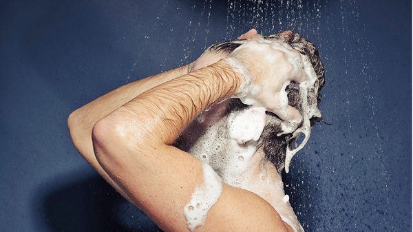 Những mẹo chăm sóc tóc cho nam giới bạn nên biết 1 Hãy lưu ý tần suất gội đầu để không làm ảnh hưởng tới da đầu