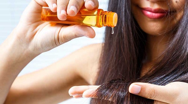 Cách sử dụng dầu tràm trà chăm sóc tóc 3 Bạn có thể sử dụng dầu tràm trà để dưỡng tóc