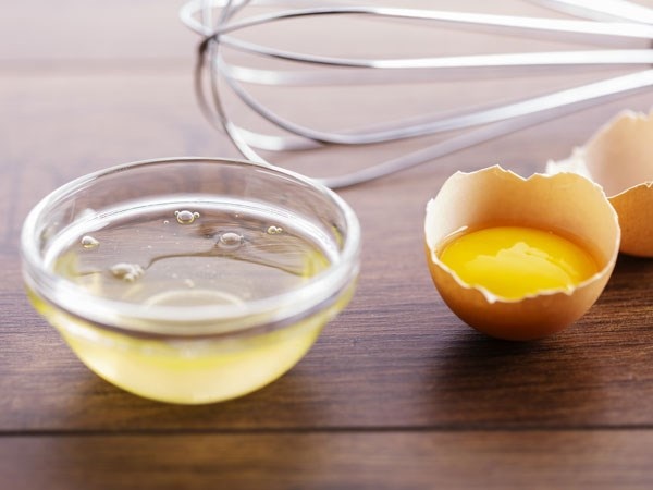Bạn có biết những cách dưỡng tóc bằng lòng đỏ trứng này chưa? 2 Trong lòng đỏ trứng có rất nhiều dưỡng chất tốt cho sự phát triển của tóc