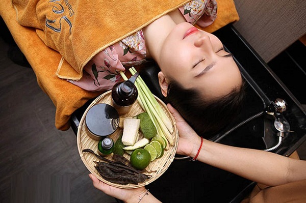 Những hóa chất gây rụng tóc trong dầu gội đầu bạn có biết? 5 Bạn có thể sử dụng thảo dược để ngăn cản việc hóa chất gây rụng tóc
