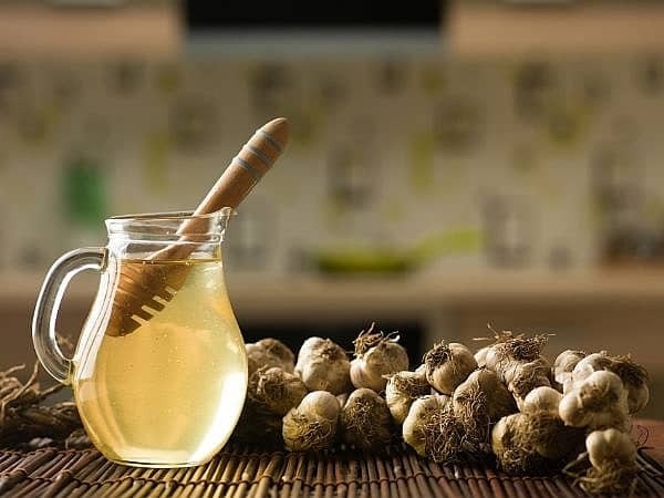 Kích thích mọc tóc bằng tỏi có hiệu quả không? 2 Tỏi được cho là hiệu quả trong điều trị chứng rụng tóc từng mảng