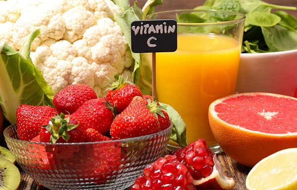10 loại vitamin & chất dinh dưỡng cần thiết cho sự phát triển của tóc 4 Vitamin C giúp loại bỏ chất bẩn và hóa chất trên da đầu