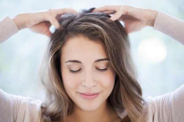 Massage da đầu có giúp mọc tóc không? 1 Bạn có thể massage da đầu cơ bản bằng các đầu ngón tay