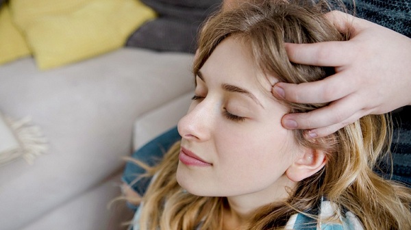 Có nên sử dụng dầu oải hương dưỡng tóc hay không? 3 Massage da đầu giúp thúc đẩy lưu thông máu và hỗ trợ phát triển tóc