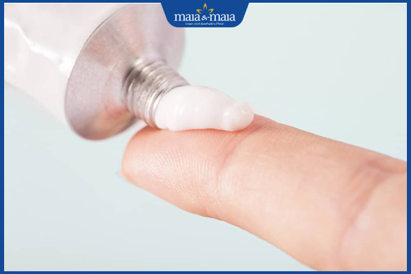 Mụn trứng cá quanh miệng là gì? Nguyên nhân và cách điều trị 3 bôi corticoid
