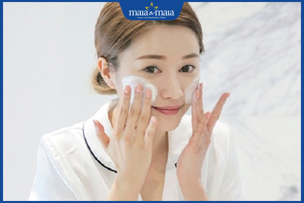 dùng sữa rửa mặt