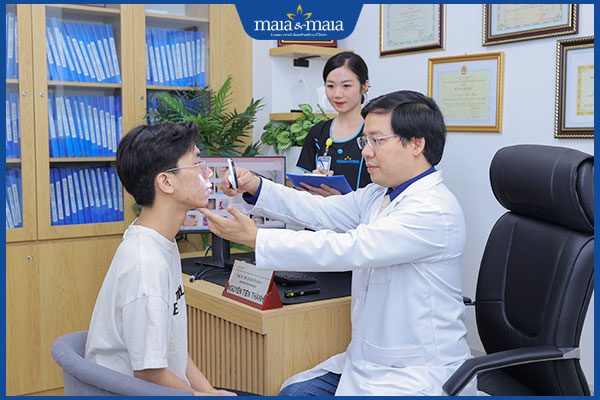 Trị mụn thịt bằng laser: Ưu, nhược điểm và cách thực hiện 11 thăm khám bác sĩ trị mụn