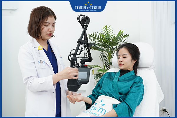 điều trị mụn nước ở tay