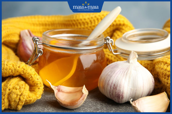 mật ong và tỏi trị mụn ẩn