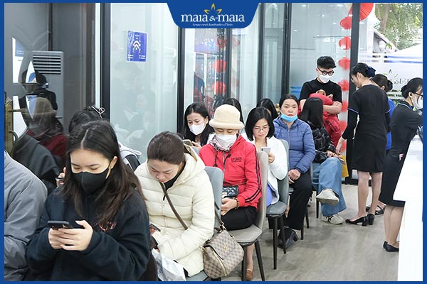 nhiều người trị mụn tại maia