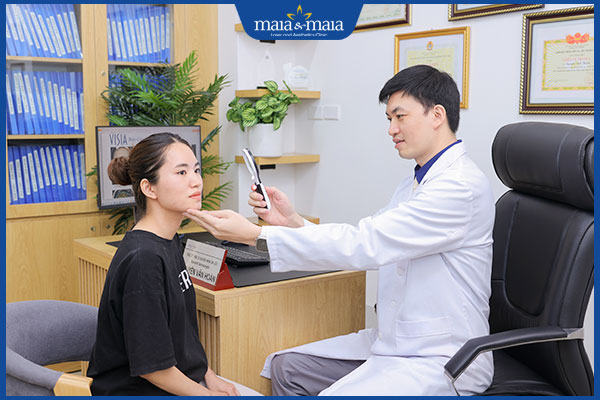 trực tiếp thăm khám