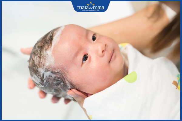 gội đầu cho trẻ sơ sinh