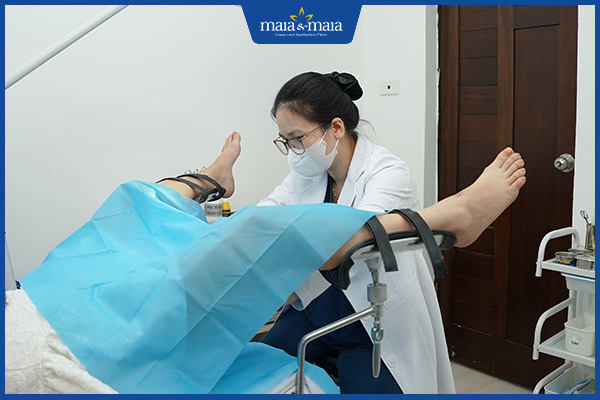 trị mụn bọc môi lớn