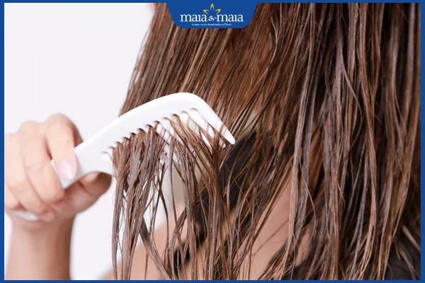 Rụng tóc anagen: Nguyên nhân và cách điều trị hiệu quả 3 chải tóc khi ướt