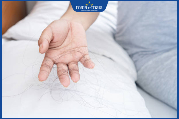 tóc rụng trên gối